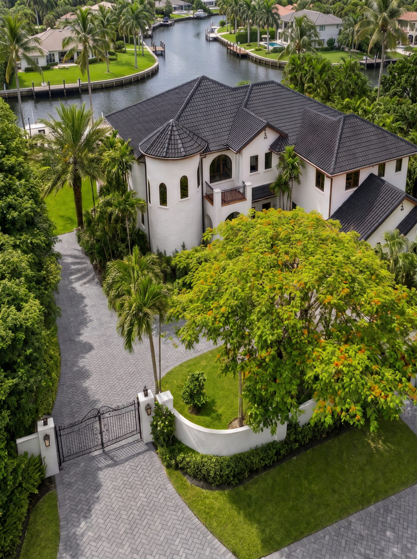 Barrel tile roof with an even warm color on a Florida home